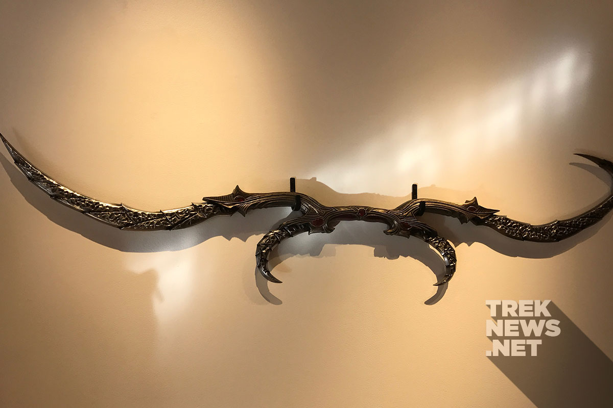 New Look at Klingon Voq Holding Bat'Leth r/startrek