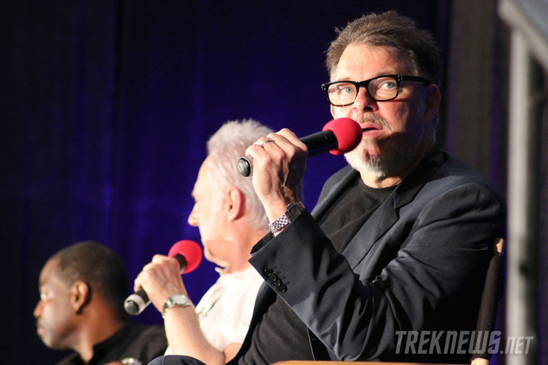 Jonathan Frakes answers a fan's question
