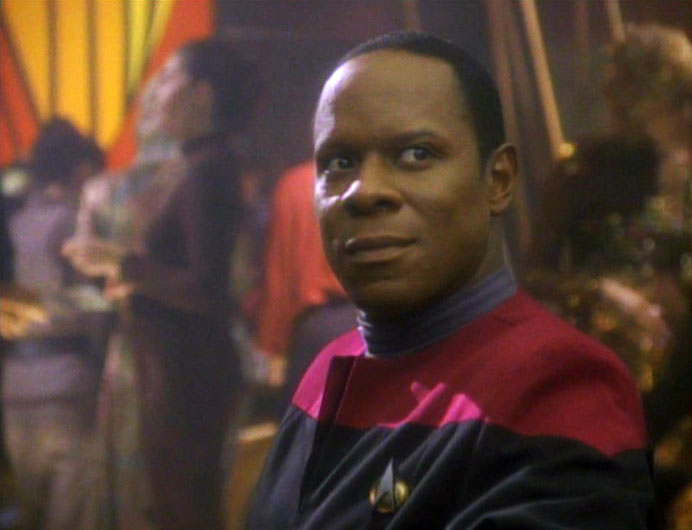 Avery Brooks as Sisko in the DS9 series premier 