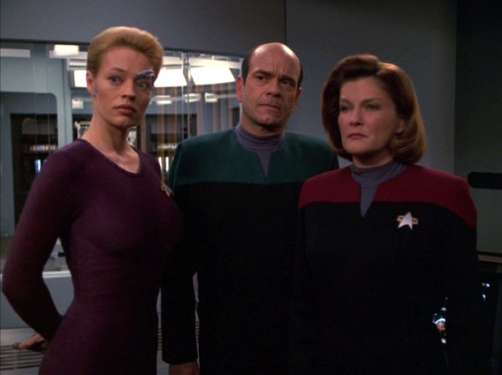Robert Picardo, Jeri Ryan and Kate Mulgrew on the set of Voyager